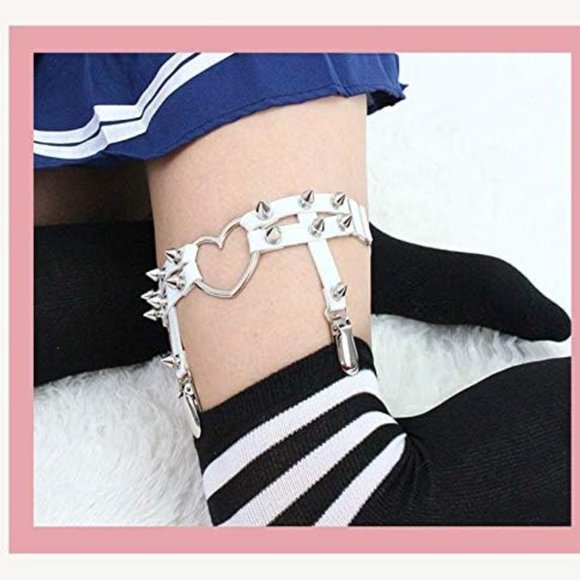 White Leather Heart Rivet Stud Garters - Picture 2 of 2